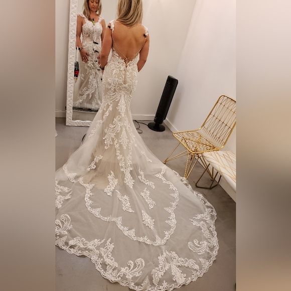 Essence of Australia Wedding Dress - Picture 3 of 10